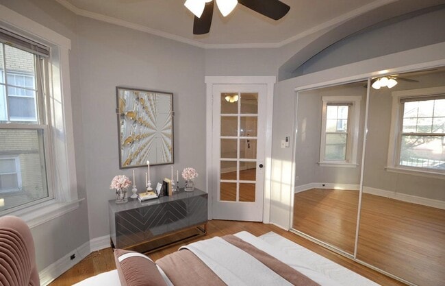 4406 N Rockwell St Unit 3