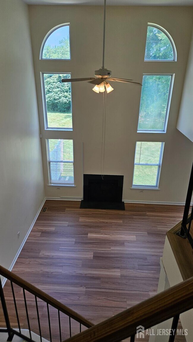 405 Cobblestone Ct