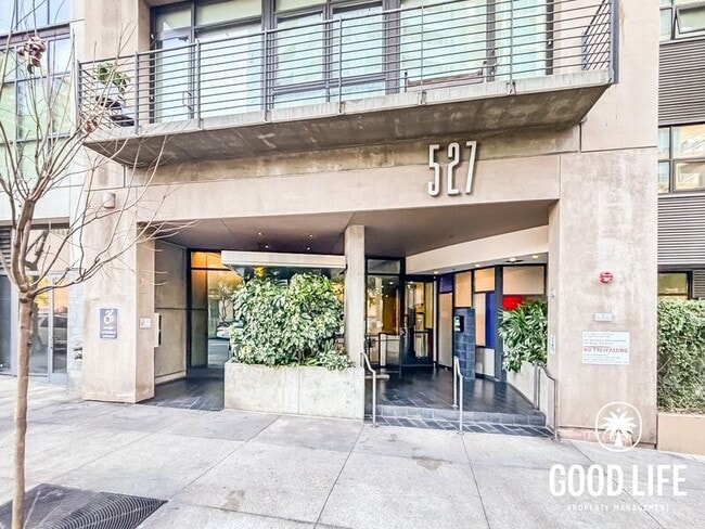 Building Photo - 527 Tenth Ave Unit 507