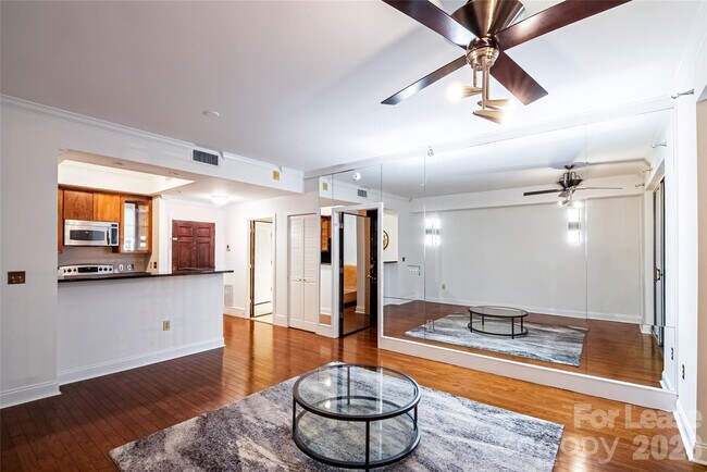 Photo - 300 W 5th St Unit 521