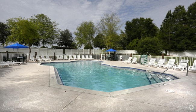 Brookside-Pool