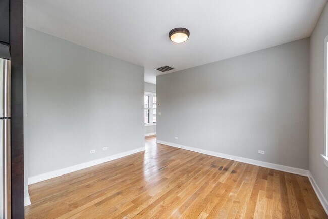 2205 W Eastwood Ave Unit 3W