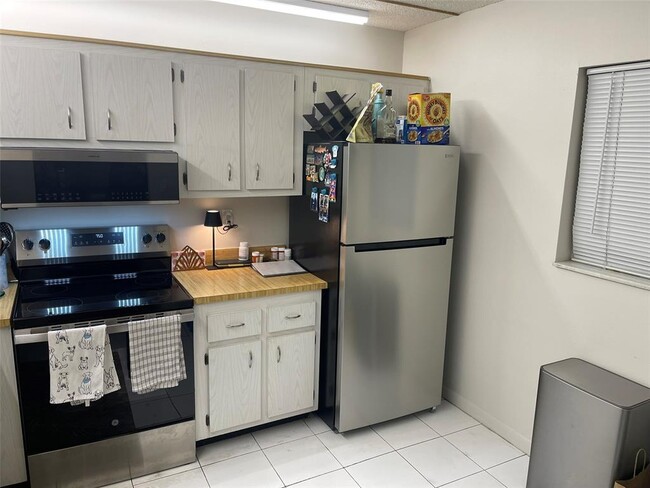 Photo - 1820 N Lauderdale Ave Unidad 3411