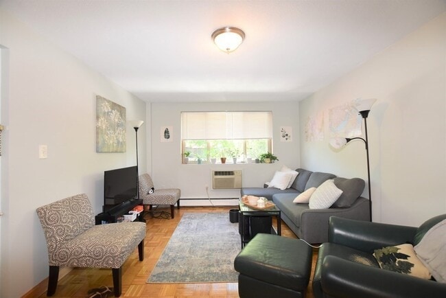 Building Photo - 33 Cogswell Ave Unit 8