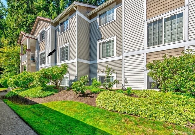Building Photo - Beautifully Updated 2 Bedroom 2 Bath Sammamish Condo in Sundance at Klahanie!