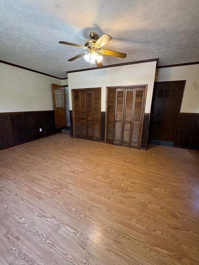 Photo - 400 7th Ave NE