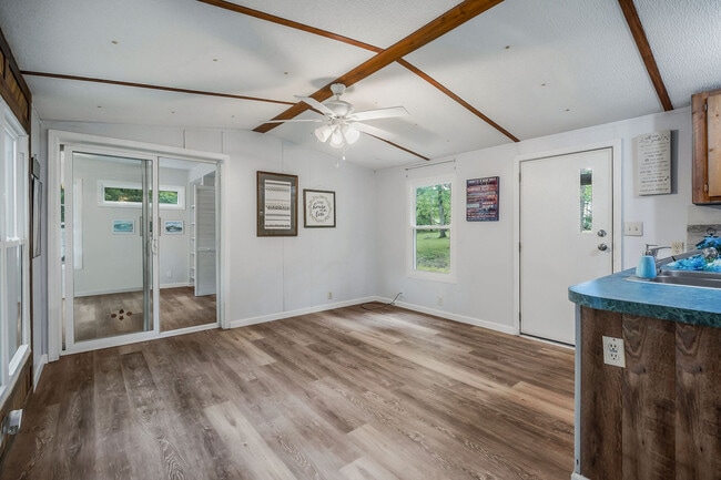 Photo - 1048 Sitting Bull Point