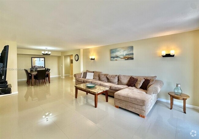 Building Photo - 2401 S Ocean Dr Unit 707 Rental