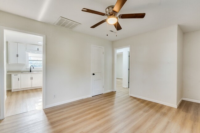 Photo - 1018 N Volutsia Ave