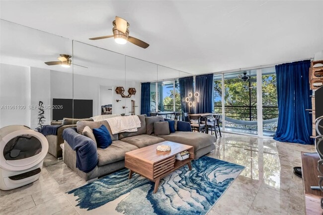 Building Photo - 120 Royal Pk Dr