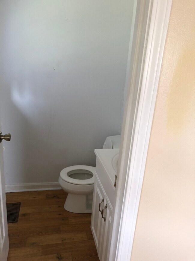 Photo - 107 Gregg Ct