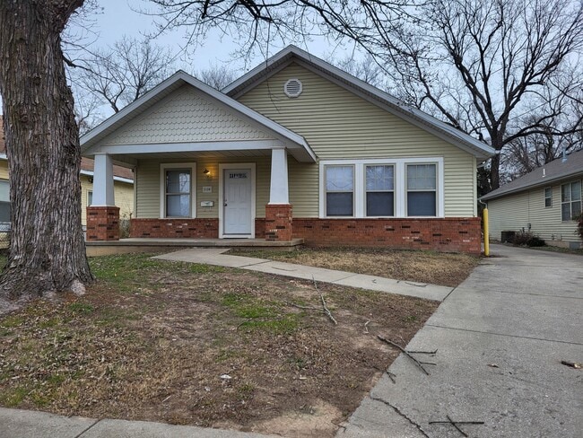 Building Photo - 2138 N Howard Ave