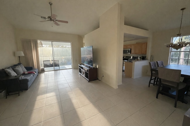 Living room - 14040 Eagle Ridge Lakes Dr