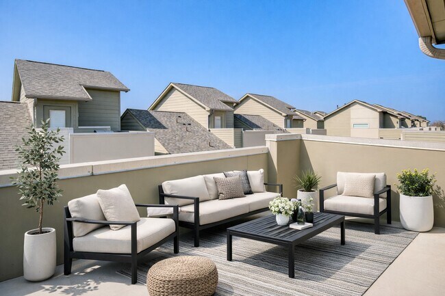 Photo - 1007 W 17th St