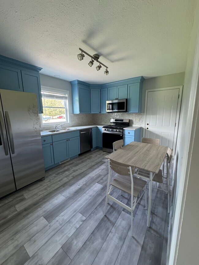 Kitchen - 214 Lindell Dr Unit B