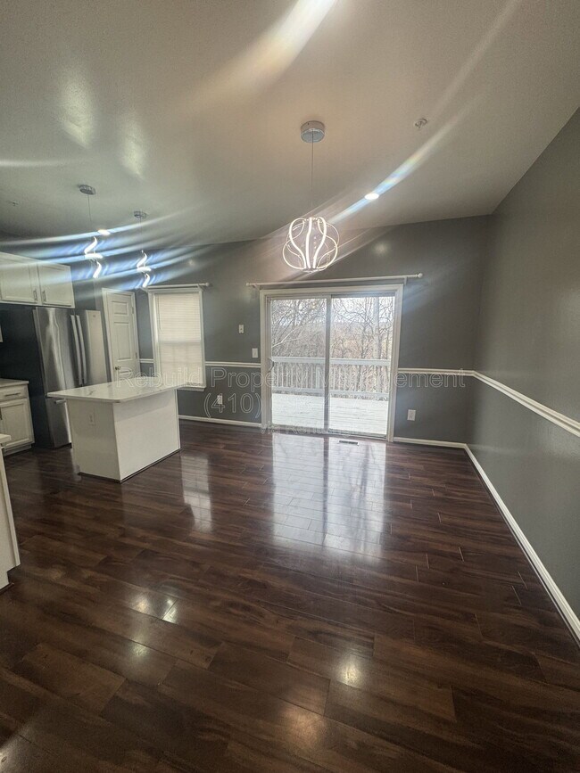 Photo - 54 Royalty Cir