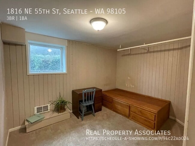 Photo - University District Basement Apartment Unidad WA 98105