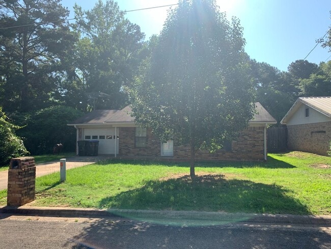Building Photo - 2/1.5 Fenced yard, pet friendly, PHISD