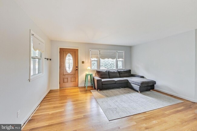 Photo - 9511 48th Ave
