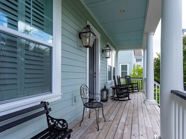 2620 Augustus St
