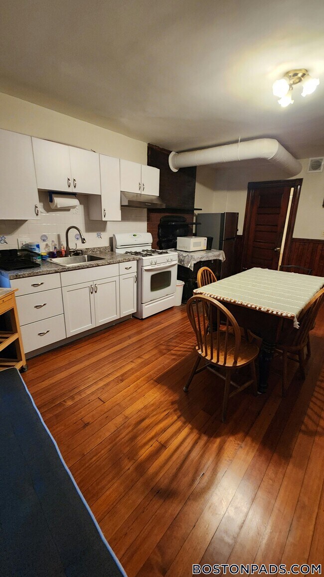 72 Bay State Rd Unit *