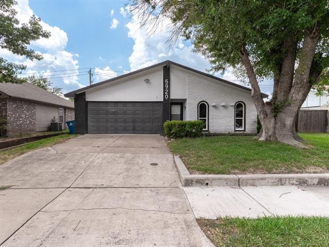 Building Photo - 5920 Maple Ln