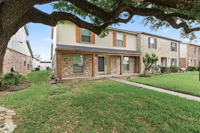 Photo - 445 Longmeadow Dr
