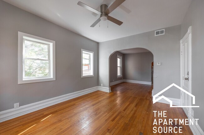 Photo - 2655 W Homer St