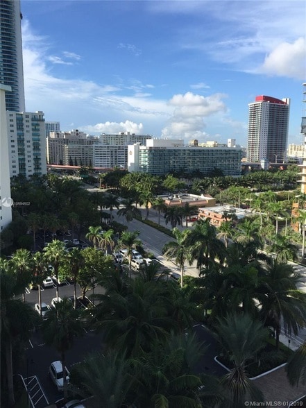 Building Photo - 3801 S Ocean Dr Unit 10V