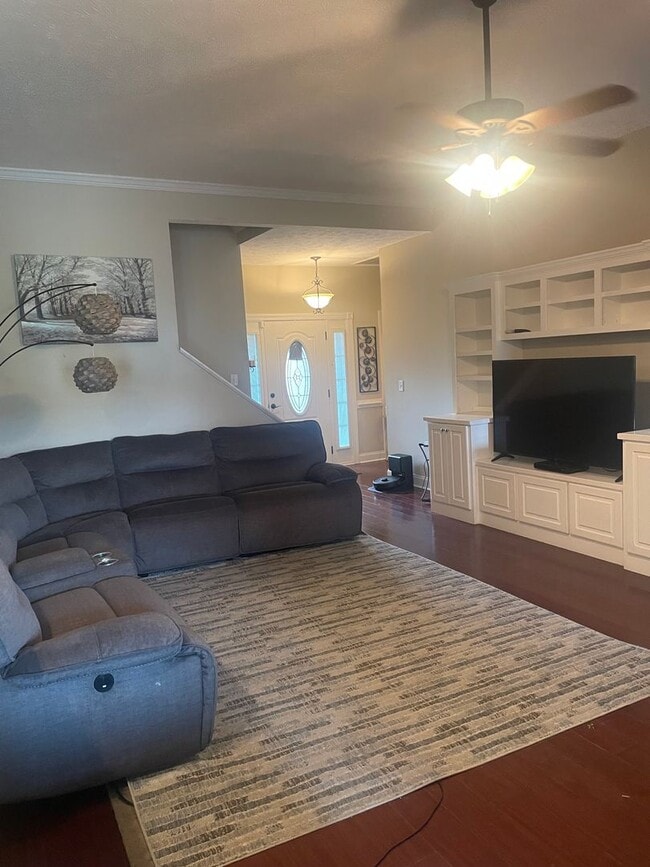 670 Uniola Dr