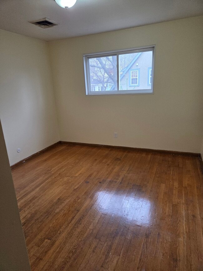 bedroom 2 - 86 Nottinghill Rd Unit 86