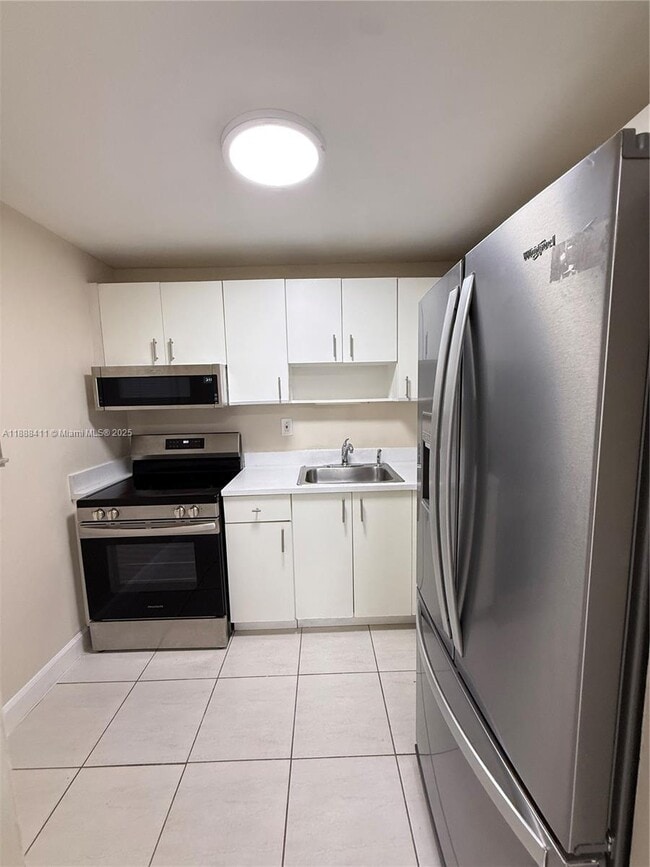 Photo - 1725 W 60th St Unit 105