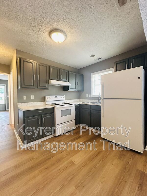 Photo - 302 Charles St