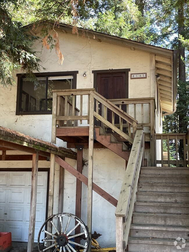 Building Photo - 8181 Hacienda Ln Unit Stable House Apartment