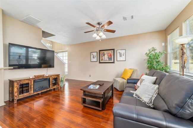 Photo - 203 W Stedhill Loop