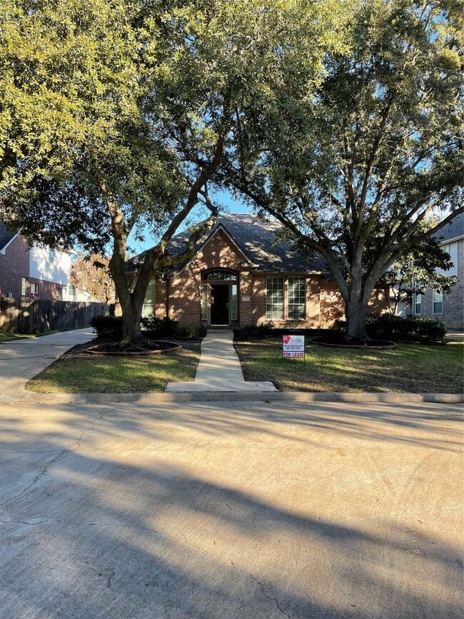 Building Photo - 215 Heathbrook Ln Rental