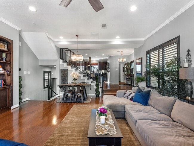 Photo - 905 Garden Oaks Terrace