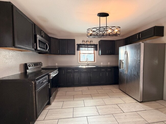 Photo - 5 Bedroom house in Webster City with Huge Garage! $1395