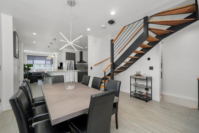 Building Photo - 2915 W Lyndale St Rental