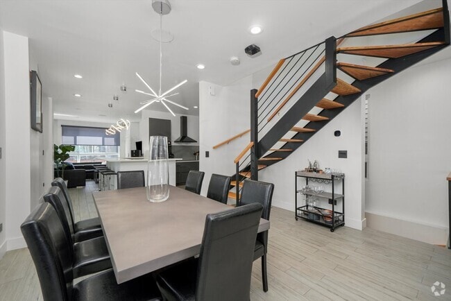 Building Photo - 2915 W Lyndale St Rental