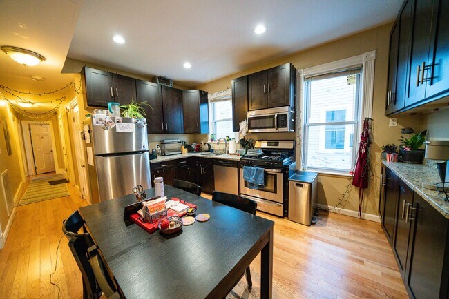 Photo - 35 Calumet St Unit 2