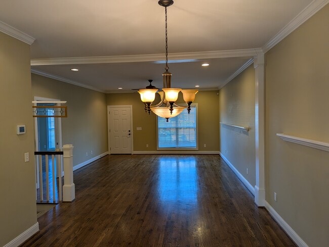 Photo - 160 Saint James Pl