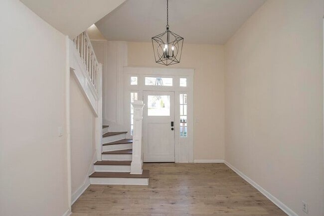 Photo - $400 Off First Month! LOCATION! Charming 1/1 Bed Bath Downtown!