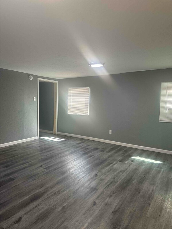 Photo - 704 SE 7th St