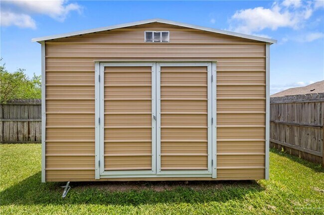 Photo - 33 Kika De La Garza St