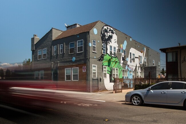 Photo - 722 S Ford Blvd