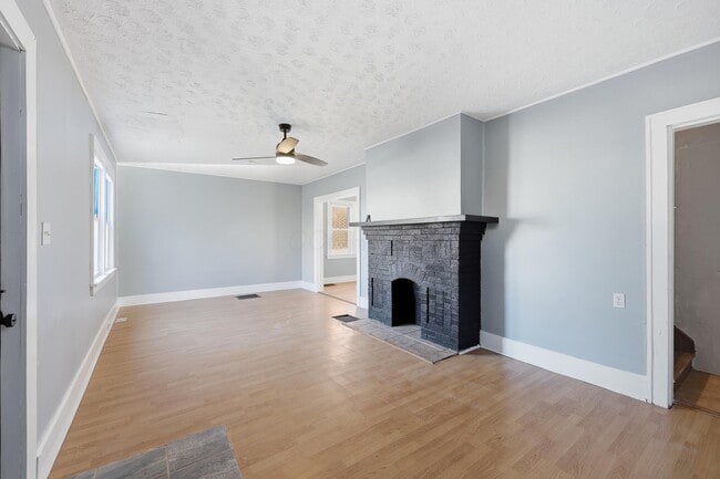 Photo - 1452 Summit St