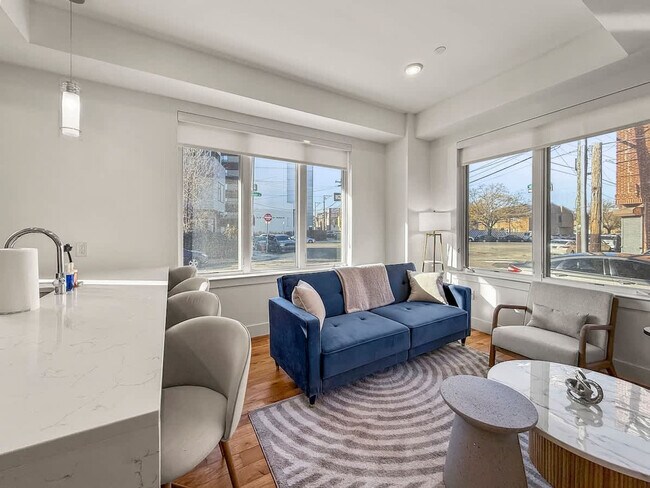 Photo - 236 W Thompson St Unit ID1055769P