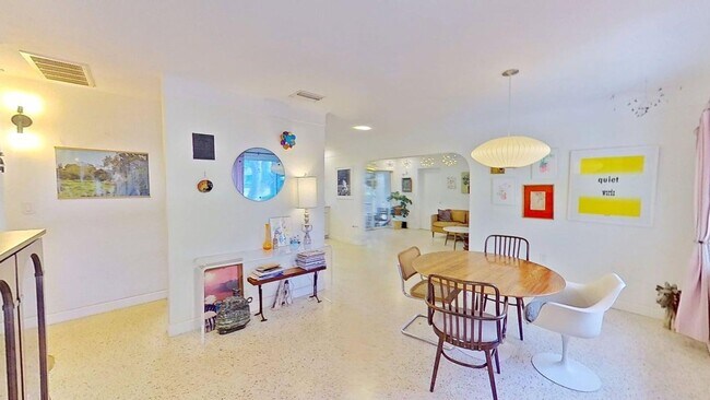 Photo - Lake Pasadena - Charming 2 Bedroom Home with Spacious Yard