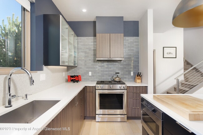 331 Branding Way